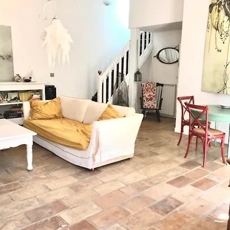 D'hotes Dans Maison D'artiste * Lunel (Herault)